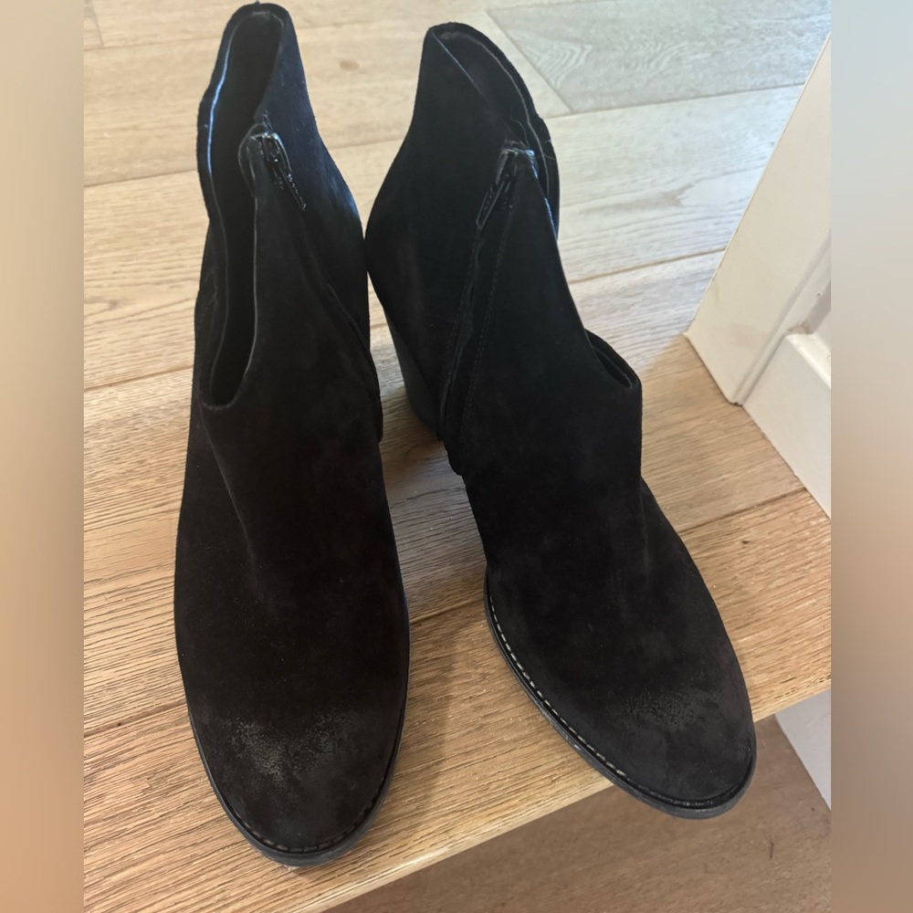 Paul Green gentle worn black Delgado bootie